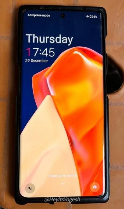 一加11R外觀泄露：雙曲面屏、后置三攝