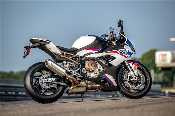 不愧是寶馬 因機油滲漏：近500臺S1000系列摩托車被召回