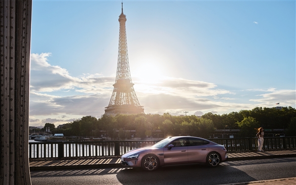 官方公布小米SU7巴黎之旅PC、手機壁紙 趕緊來換