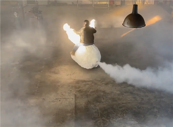 自制兔子煙霧加濕器 手工耿出新作:邊騎邊噴還能放音樂(圖4) 自制兔子煙霧加濕器 手工耿出新作:邊騎邊噴還能放音樂