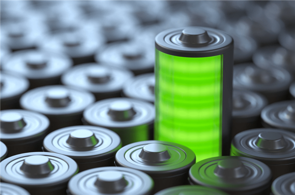 鋰電新星、幕后大佬與超級過剩