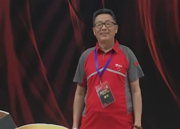 第一批快遞小哥退休了：退休快遞員有房有車有存款有退休金  兒子進(jìn)入同一家公司