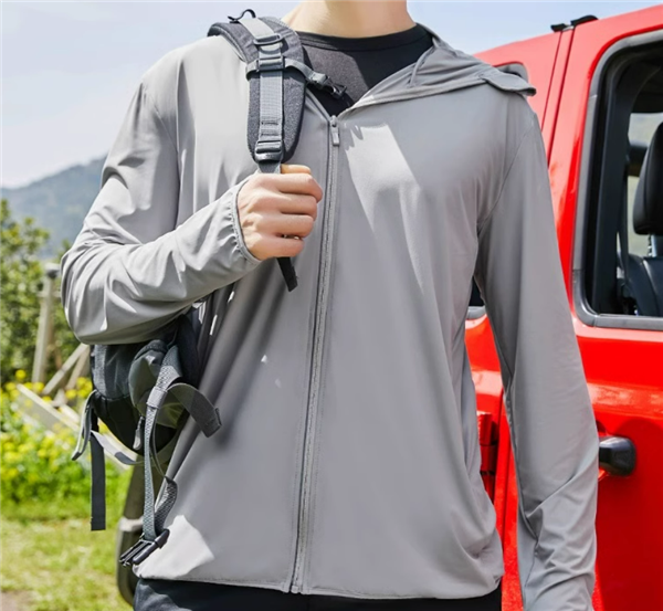 冰絲涼感+輕薄透氣:羅蒙防曬衣19.9元狂促(贈運費險)(圖1) 冰絲涼感+輕薄透氣:羅蒙防曬衣19.9元狂促(贈運費險)