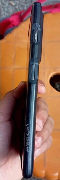 一加11R外觀泄露：雙曲面屏、后置三攝