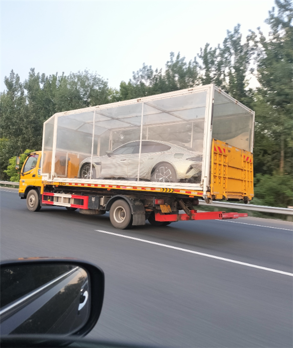 鬼火版小米SU7前往北京小米總部 車主希望與雷軍合影