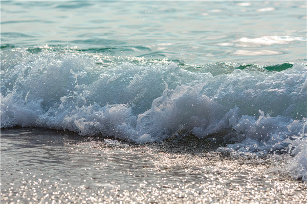 錢塘江出現(xiàn)罕見三叉潮：場(chǎng)面壯觀