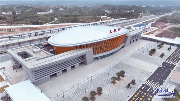 喜迎龍年 龍龍高鐵即將開通：高鐵站酷似巨大的金元寶