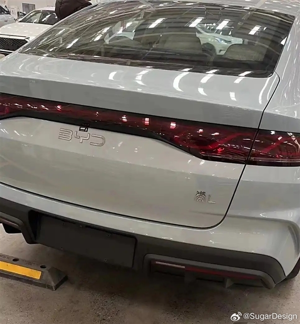 搭載第五代DM-i混動(dòng)油耗新低：全新比亞迪秦L內(nèi)飾曝光