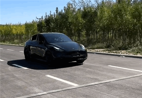 孫良軒實測特斯拉剎車：環(huán)氧地坪路面 50km/h時速剎不住