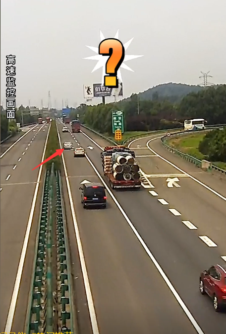 高速停車致三車追尾自己卻溜了 駕駛員稱跟自己沒關(guān)系 被判全責(zé)