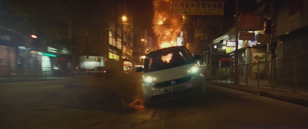 香港街頭偶遇“剁椒魚(yú)頭”：開(kāi)車(chē)的竟是王祖藍(lán)