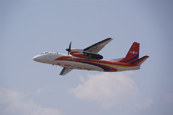 我國大中型固定翼滅火大飛機交付：最大載水量6噸 可乘28人