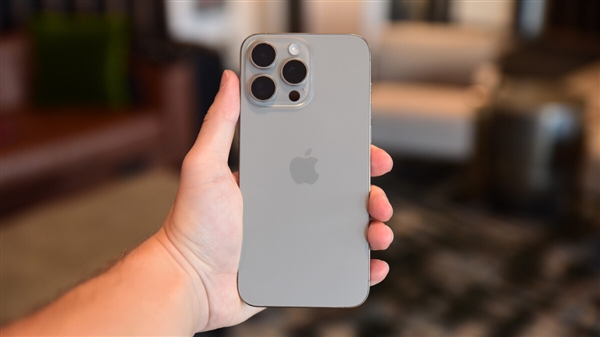 iPhone邁入AI時(shí)代！蘋(píng)果要對(duì)Siri動(dòng)大手術(shù)