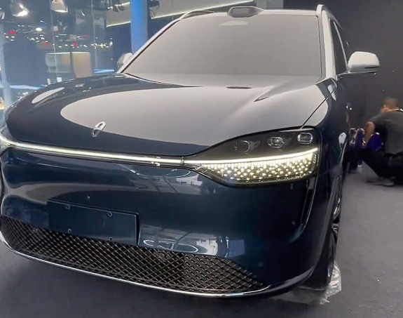 搶先看！廣州車展華為問界M9實(shí)車提前曝光：霸氣溢出屏幕