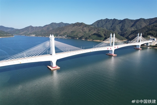 全長約125公里！池黃高鐵開始試運行：途徑九華山、太平湖等景區(qū)