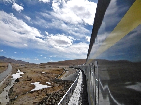 對(duì)話徒步進(jìn)藏容貌變樣的湖北女孩：沒(méi)有容貌焦慮