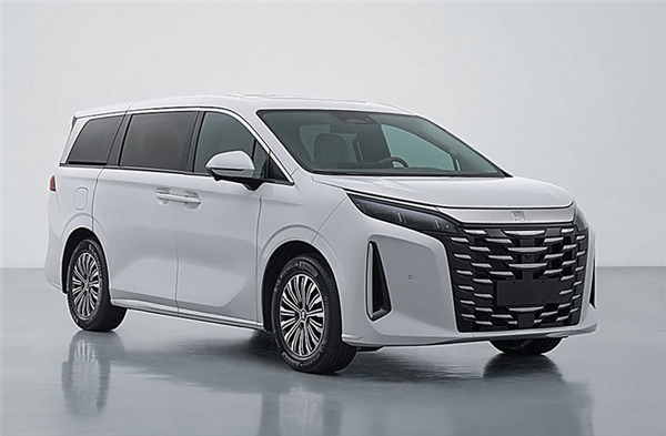 比亞迪全新MPV“夏”內(nèi)飾正式曝光：首次采用三屏設計+懷擋布局