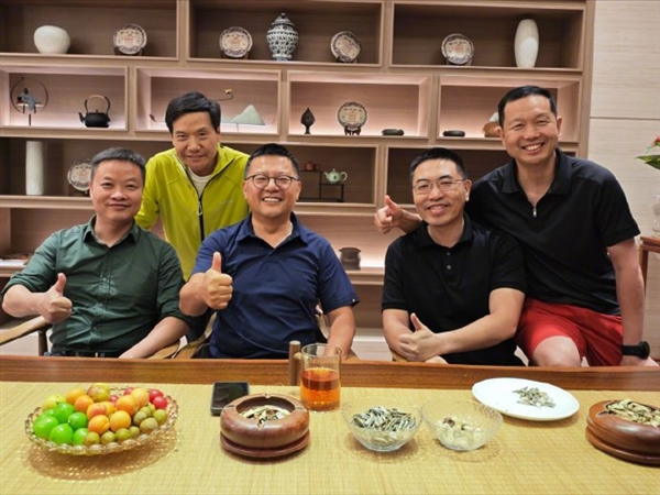 雷軍曬20年前UC老照片：曾投資UC賺了1000倍