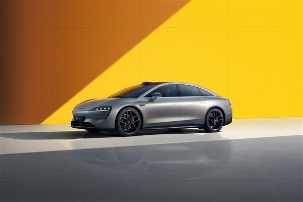 停車老大難解決了！華為智界S7首發(fā)機械車位泊車輔助：超窄車位也不怕