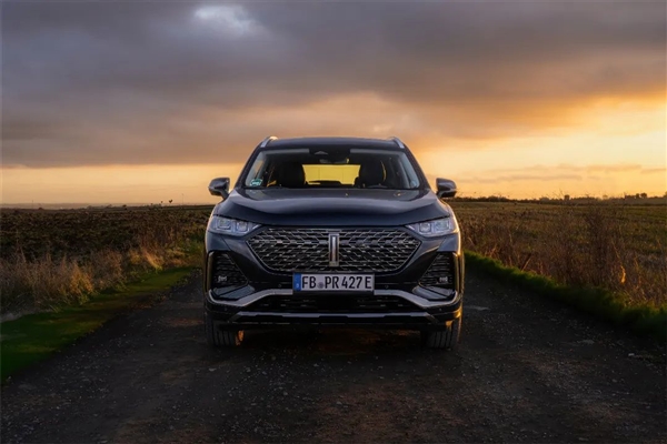 長(zhǎng)城魏牌拿鐵PHEV歐洲上市：售價(jià)追上奔馳GLC