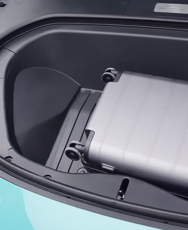 雷軍親測(cè)小米SU7后排：1米81大高個(gè)坐進(jìn)去依舊寬敞