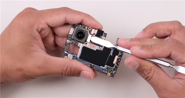 Redmi最強(qiáng)旗艦！K70 Pro官方拆機(jī)來(lái)了：國(guó)產(chǎn)屏+國(guó)產(chǎn)定制相機(jī)