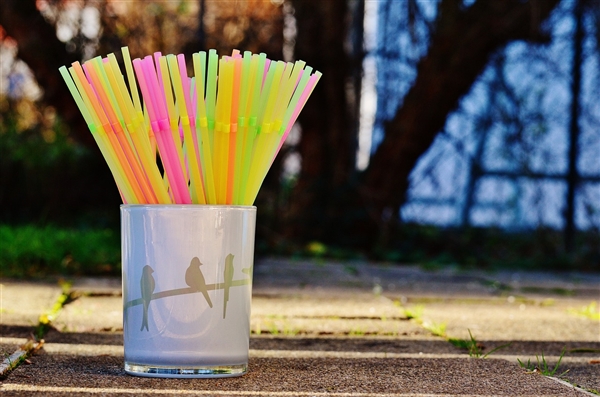 最新研究在人體頸動(dòng)脈中發(fā)現(xiàn)微塑料：需要規(guī)避塑料制品嗎