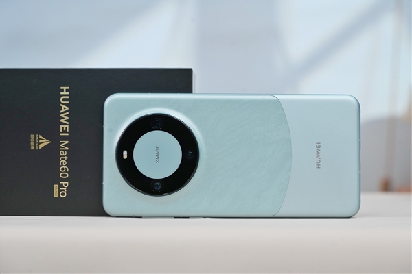 李想抽到理想汽車獎品 自侃黑箱操作：個人加送華為Mate 60 Pro