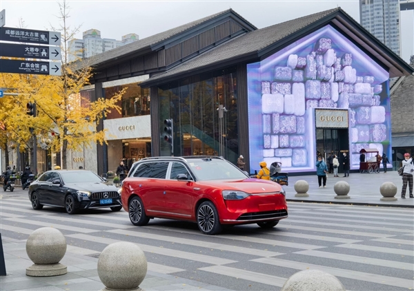 盲訂單量已近4萬 問界M9丹霞橙實車曝光：拼色車身著實吸睛