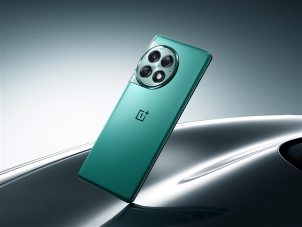 iPhone用戶時隔8年重新?lián)Q回一加：吐槽iPhone慢充很煩 一點新鮮感都沒有