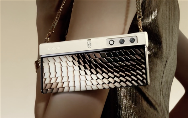 榮耀首款外折手機(jī)！榮耀V Purse亮相：厚度不到9mm創(chuàng)紀(jì)錄