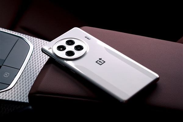 用戶提前體驗了一加Ace 5系列：稱“方向?qū)α恕? h=