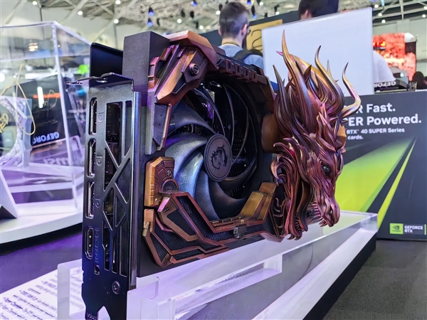 黃仁勛簽名微星顯卡亮相COMPUTEX 2024 龍形外觀太吸睛