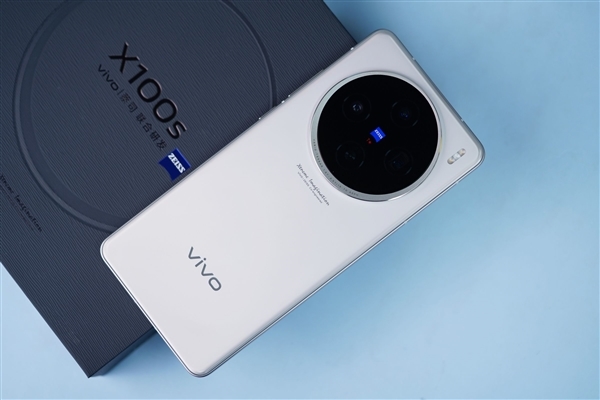 天璣9400全能小鋼炮！曝vivo X200小屏版將標(biāo)配無線充和影像芯片