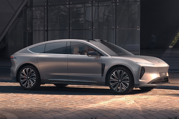 知名主持人金龜子體驗蔚來換電：真香 嗖嗖的