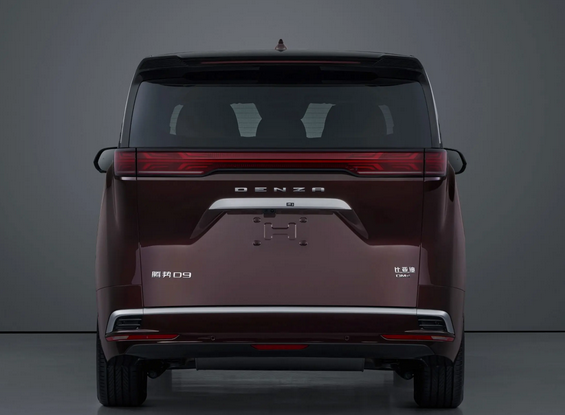 全新騰勢D9 DM實(shí)車曝光！搭載第五代DM混動(dòng) 功率提升30千瓦