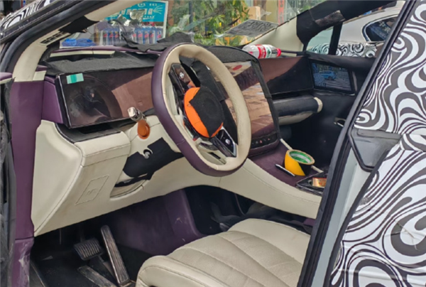 比亞迪首款百萬級轎車仰望U7內(nèi)飾曝光！延續(xù)U8設(shè)計 配備5塊大屏