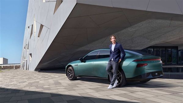 拯救小鵬之功臣 新款P7歐洲亮相：激光雷達完美隱藏大燈中