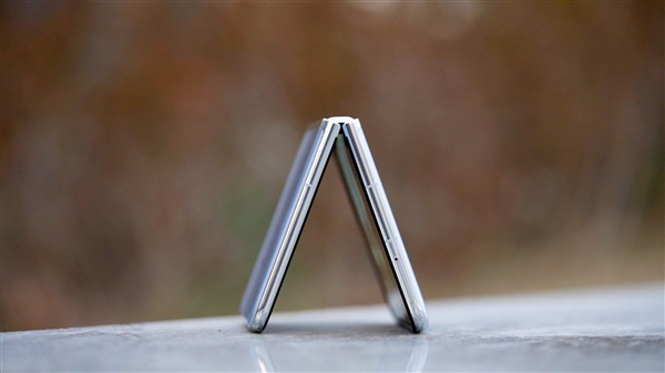 與眾不同的雙旦節(jié)禮物！華為Pocket S評(píng)測(cè)視頻：未來也許是小折疊手機(jī)天下