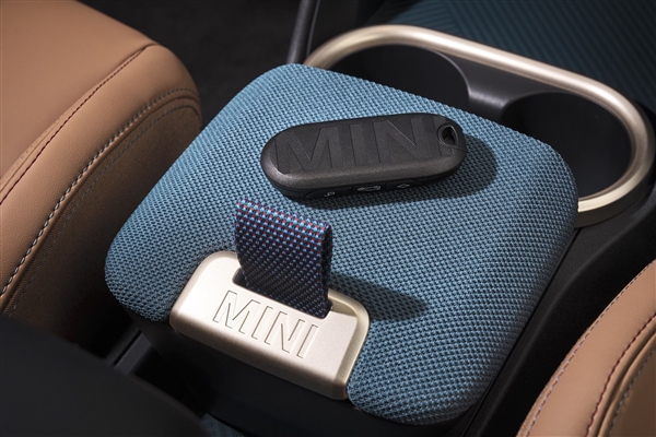 寶馬展示新一代純電Mini