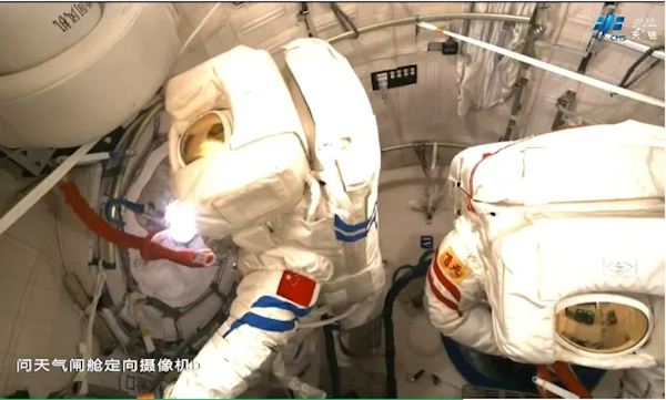 神十八乘組將于近日擇機(jī)實(shí)施第二次出艙：目前狀態(tài)良好