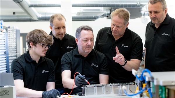 6分鐘充滿電！路特斯經(jīng)典跑車Elise“復(fù)活”：能跑250km