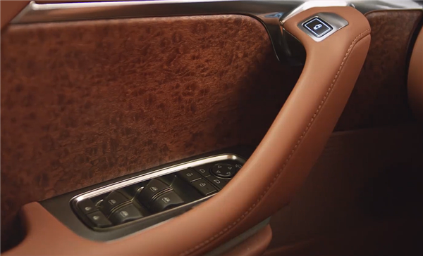 100萬(wàn)的比亞迪來(lái)了！仰望U8正式上市：5塊大屏 科技豪華感拉滿