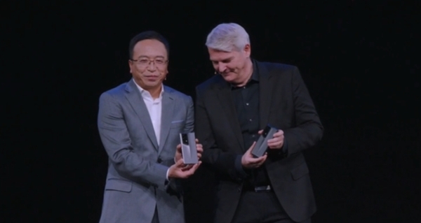 榮耀Magic V2 RSR保時捷設(shè)計海外發(fā)布：售價超2萬元