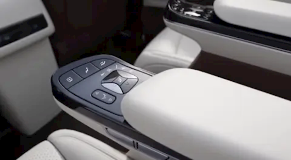 比亞迪全新MPV夏內(nèi)飾正式官宣：冰箱彩電大沙發(fā)一應俱全