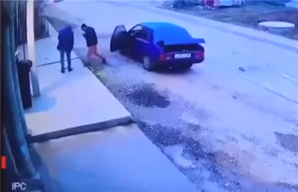 俄羅斯男子往下水道扔煙頭炸死自己：小心多種可燃易爆氣體