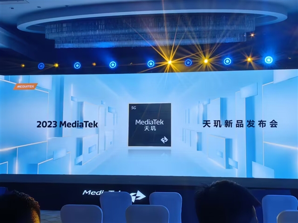 Redmi K70系列全球首發(fā)！盧偉冰現(xiàn)身天璣8300發(fā)布會(huì)