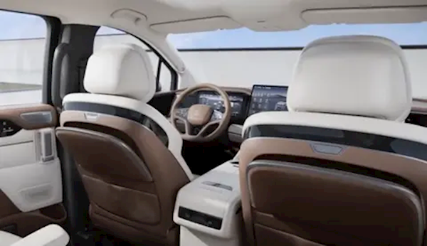 比亞迪全新MPV夏內(nèi)飾正式官宣：冰箱彩電大沙發(fā)一應俱全