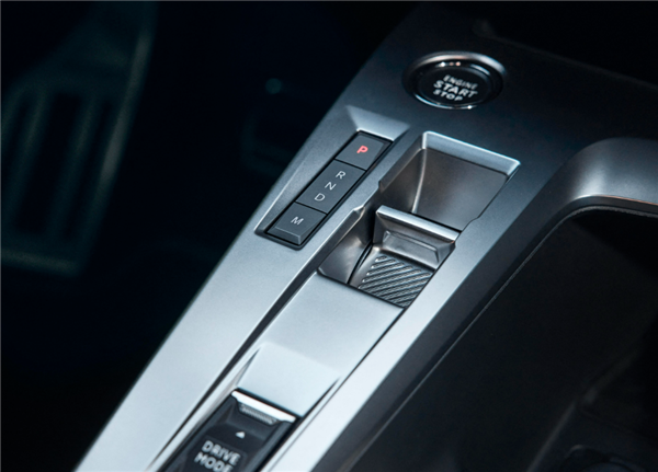 比凡爾賽還帥 東風(fēng)標(biāo)致408X正式發(fā)布：最美法系車登場