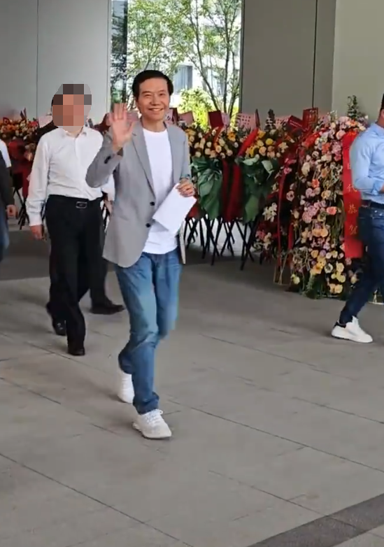 不喜歡被叫勞模的雷軍：周末從上海自駕杭州、參加南京小米華東總部開園